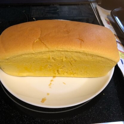 スクエア型がなかったのでパウンドケーキ型で作りました。こんなに簡単に作れると思っていなかったのでびっくりです。ふわふわで美味しかったです。